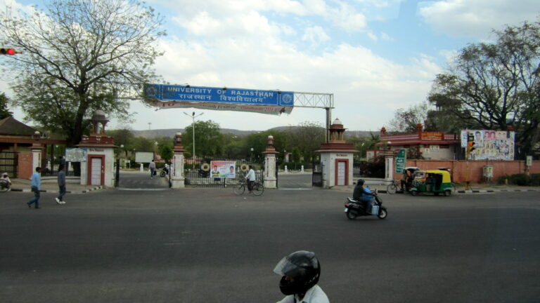 Rajasthan_University_Gate